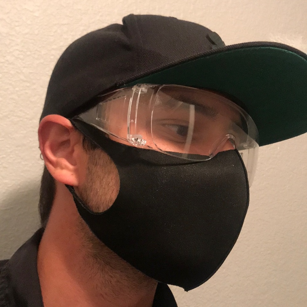 1 x Adult mask and googles set